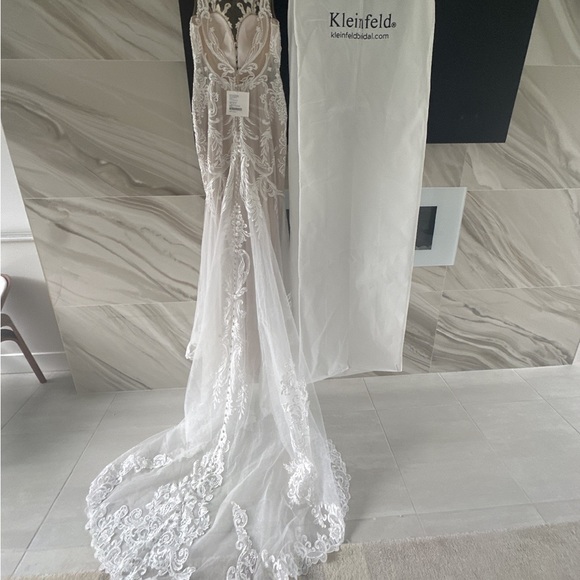 Wedding Dress Essense of Australia D3153IV11 - Picture 3 of 9